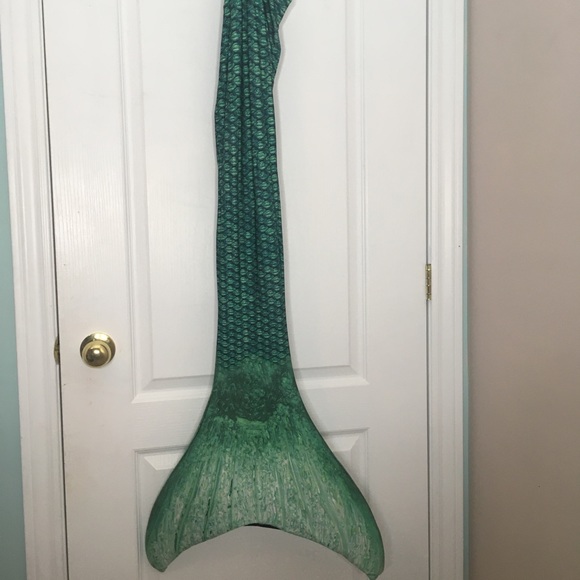 Fin Fun mermaid tail - Picture 1 of 7